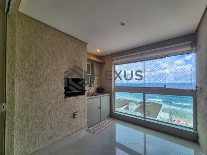 Apartamento com varanda gourmet vista mar e lazer na beira mar da Praia das Pitangueiras,