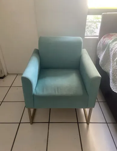 Cadeira decorativa azul turquesa 