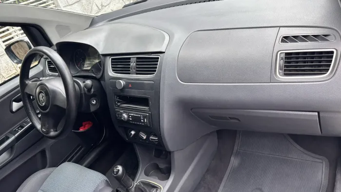 Volkswagen Fox Bluemotion 1.6 MI Total Flex 5P. 2013