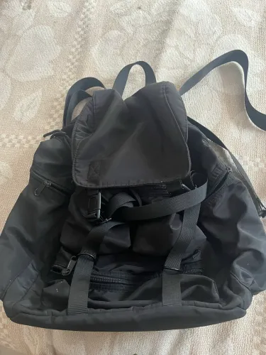 Vendo mochila preta
