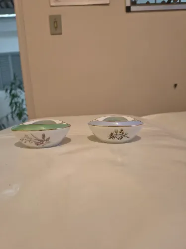 2 cinzeiros de porcelana antigos