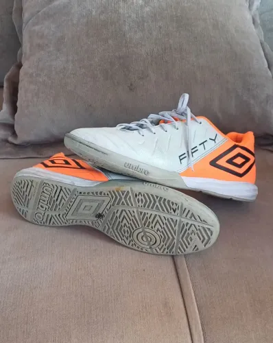 Chuteira Futsal Umbro semi nova