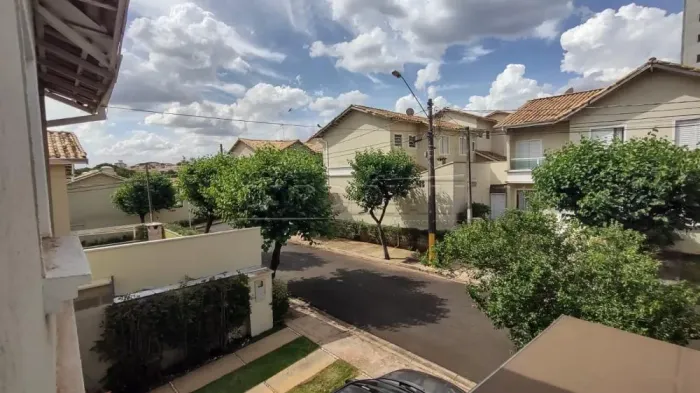 casa com 3 dormitórios sendo 1 suíte em condomínio fechado.