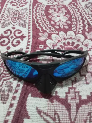Dois óculos da Oakley