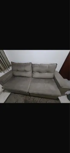 Vendo sofá com madeira maciça