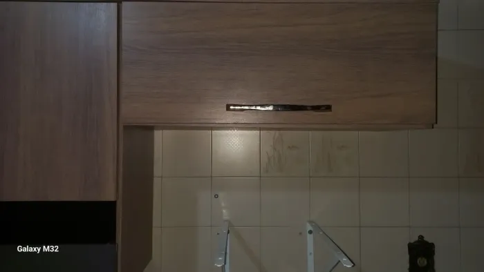 Armário de cozinha em bom estado