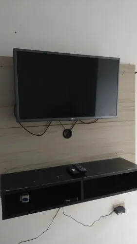 Tv LG 32 polegadas com painel e adaptador smart