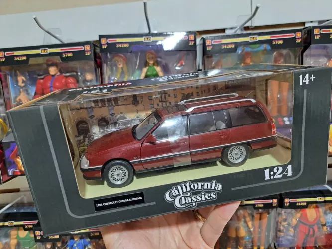 Miniatura 1991 Chevrolet Omega Suprema Vinho California Classics Retrovisor p retrabalho