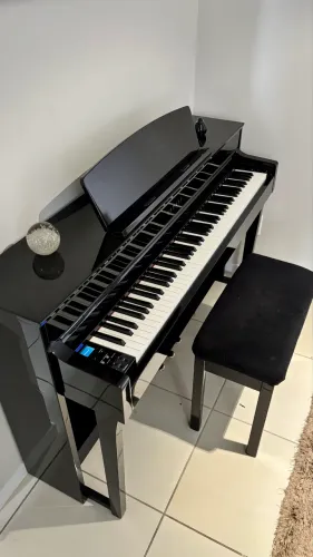Piano Digital Yamaha CLP-645 - Excelente estado