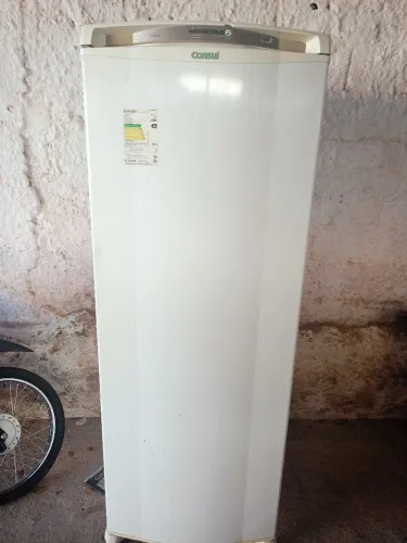 Vendo uma geladeira Consul frosfri