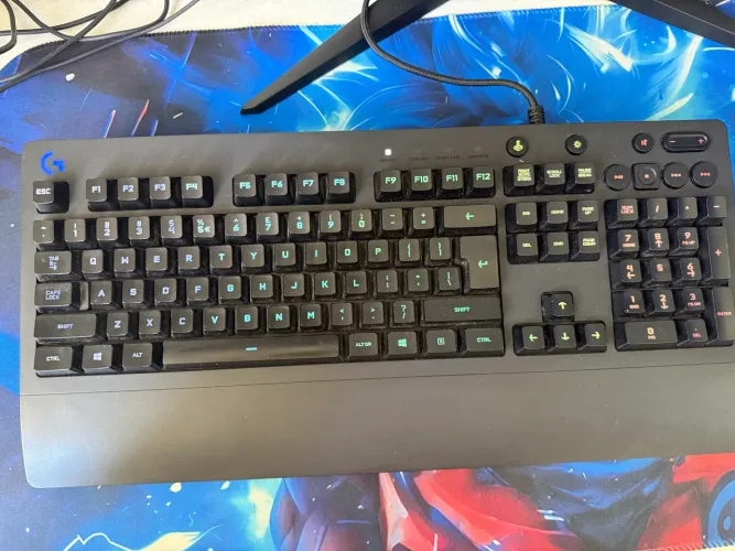TECLADO LOGITECH G213