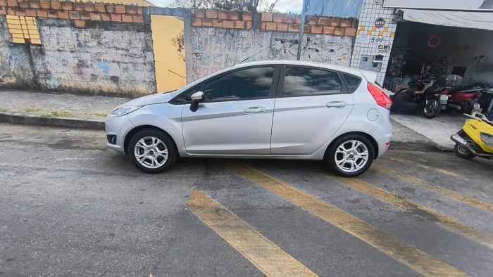 Ford Fiesta 1.5 16V Flex Mec. 5P 2014