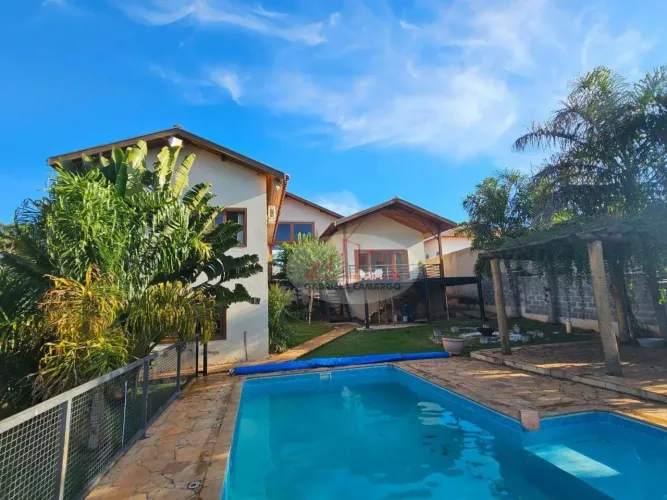 Lindíssima casa Condomínio Recanto das Aguas de São Pedro.