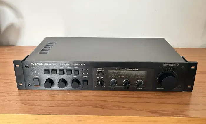 Pré amplificador CYGNUS CP1800X