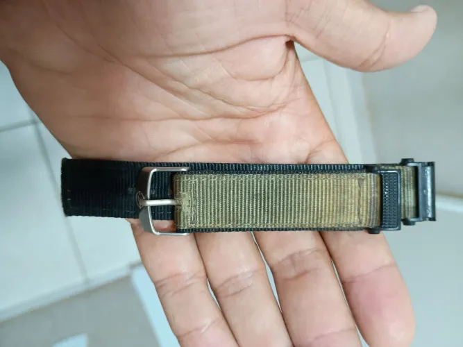 Pulseira de nylon da Timex original 20 mm fivela assinada.