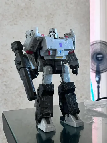 Transformers Siege Voyager Class Megatron