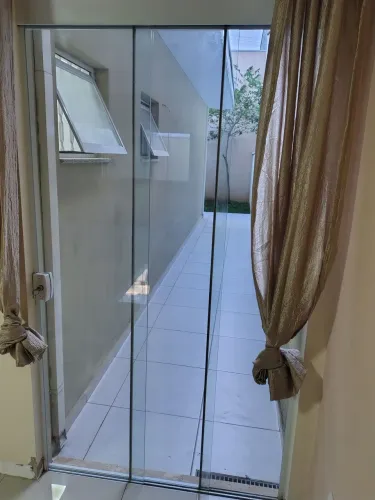 Vendo porta de vidro blindex em excelente estado
