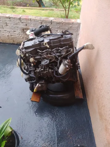 Vende se um motor 2.8 disiel