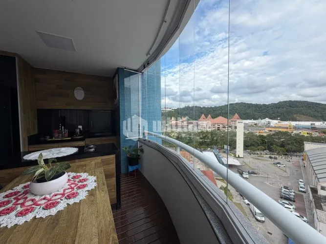 3 SUÍTES, OFURÔ PRIVATIVO E 164,51M² NO CORAÇÃO DO CENTRO DE BRUSQUE