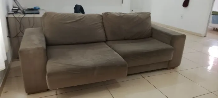 Sofá retrátil, enorme muito aconchegante.