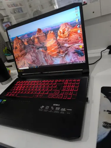 Acer Nitro5 17 polegadas top
