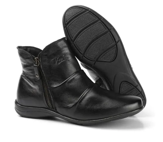 Bota em couro nova