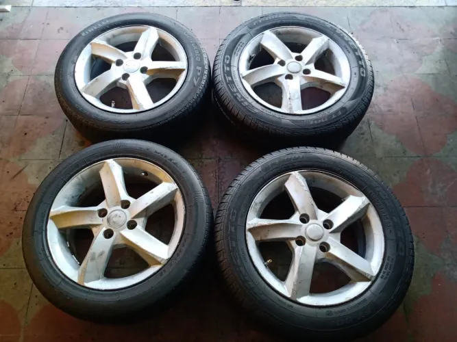 Rodas Aro 15" Chevrolet 4x100. Com Pneus. ACEITO CARTÃO.