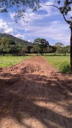 Terreno de 5 mil com água no fundo 
