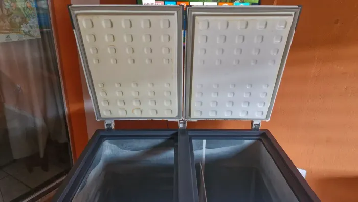 Vendo freezer esmaltec semi novo