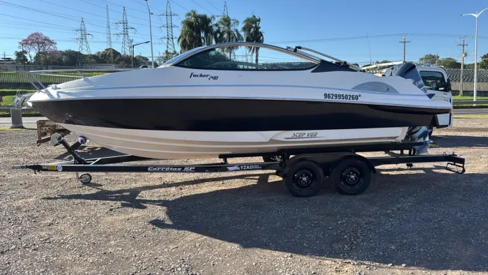 Lancha Focker 240