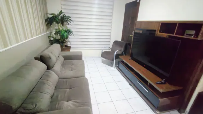 KIT Sala com TV LG 55 Smart 4k + Mesa de vidro com cadeiras