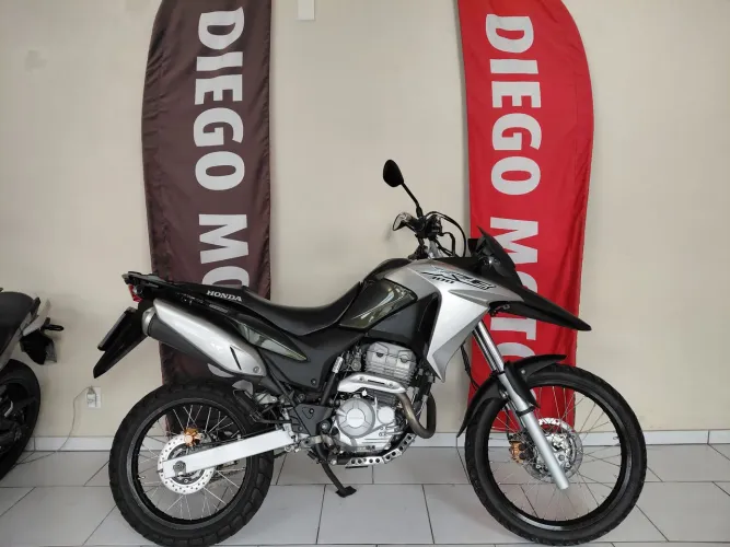 Xre 300 - 2017 impecável ( ac. moto e financio )