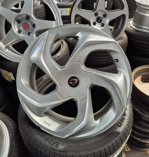 Jogo de rodas volcano concept aro 18 4x100 e 4x108 