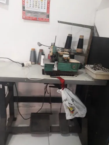 Vendo máquina overloque Yamata em bom estado R$300,00, não entrego