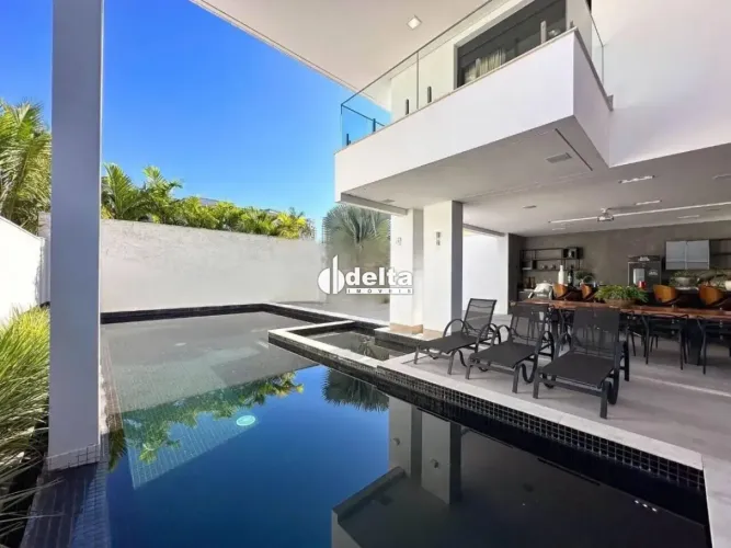 Casa no condomínio BOSQUE KARAIBA disponível para venda em Uberlândia-MG
