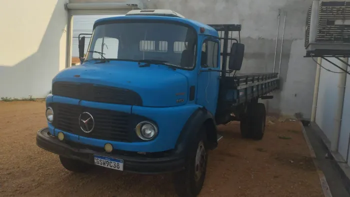 Vendo Caminhão Mercedes 1113