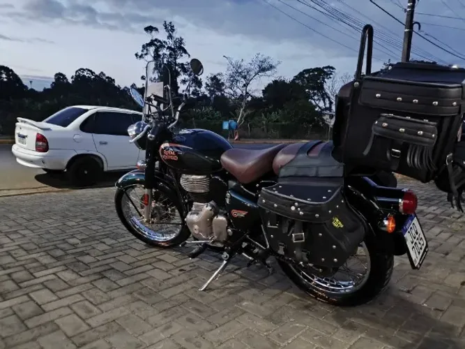 Moto classic, cor verde, ano 2023, modelo 2024