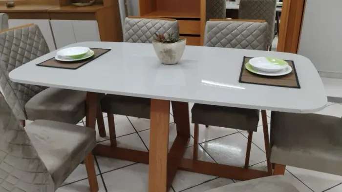Vendo Uma mesa De 6 Cadeiras