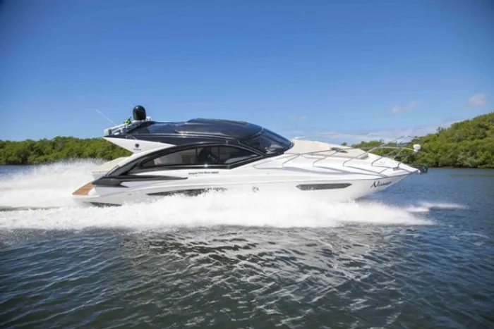 Royal Mariner 390 HT (39 pés)- Ñ e Solara/Nx/Focker/FS