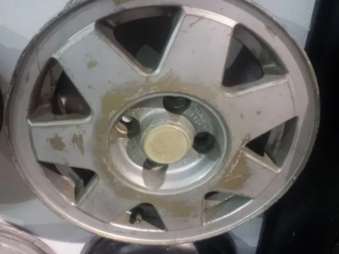 Roda aro 13 Volkswagen parati Gl prata 4x100 jogo usado retro tijolinho