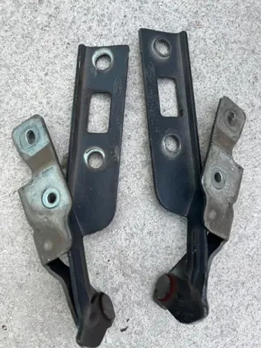 braço dobradiça capo ford fiesta original 2008/2012