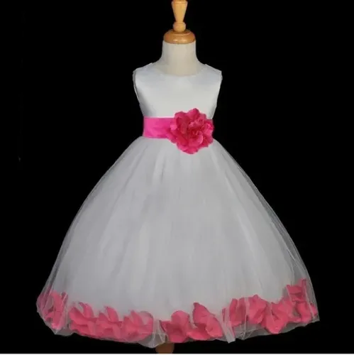 Vestido de daminha R$150 veste 6 e 8 anos