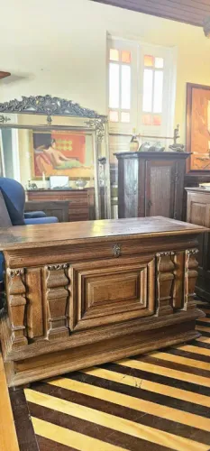 Moveis antigos, baú português séc XVIII, antiguidades, relíquia