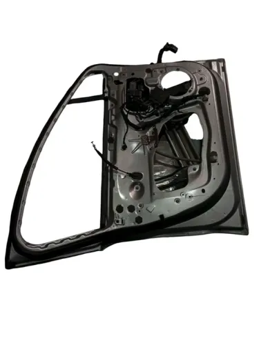 PORTA DIANTEIRA ESQUERDA FORD FUSION 2017 C/ DETALHE DO FORD FUSION 2017/2017