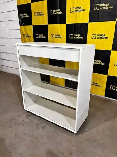 Balcão expositor com uma gaveta