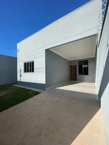 Casa Jardim dos Ipes com 3 Quartos, 1 Suíte, Porcelanato, Quintal em Anápolis - Go