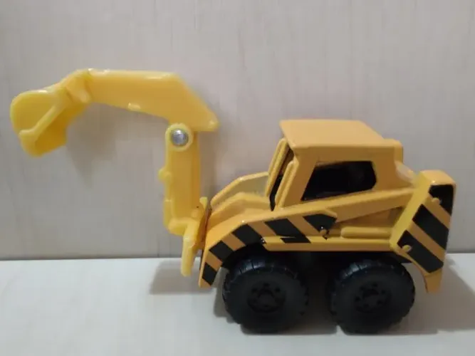 Miniatura Trator Little Trencher - Maisto