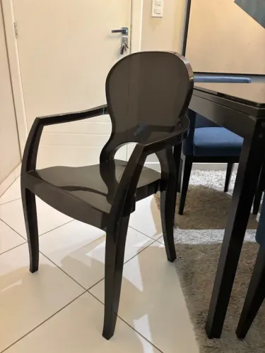 Cadeira Transparente para Sala de Jantar - Moderna e Elegante