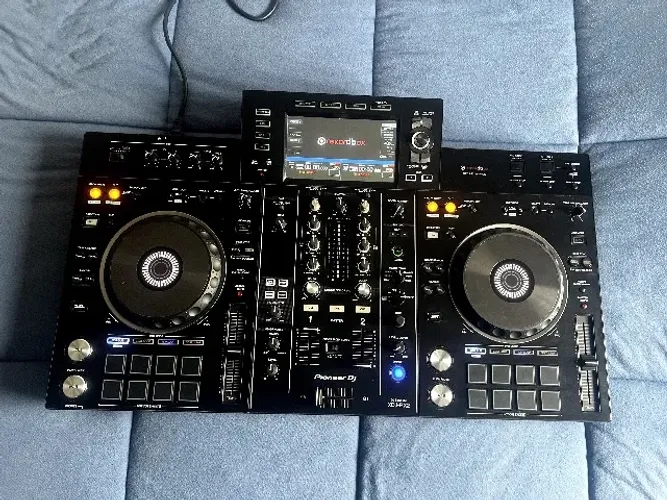 XDJ RX2 Pioneer Controladora "tudo em um". Novinha!!! Usada poucas vezes.