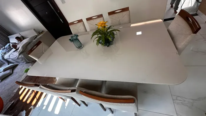 Mesa com cadeiras 8 lugares